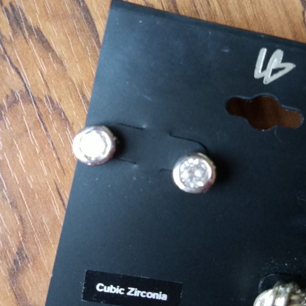 ๐ SOLD! NEW Lane Bryant Cubic Zirconia Earrings - Picture 3 of 4